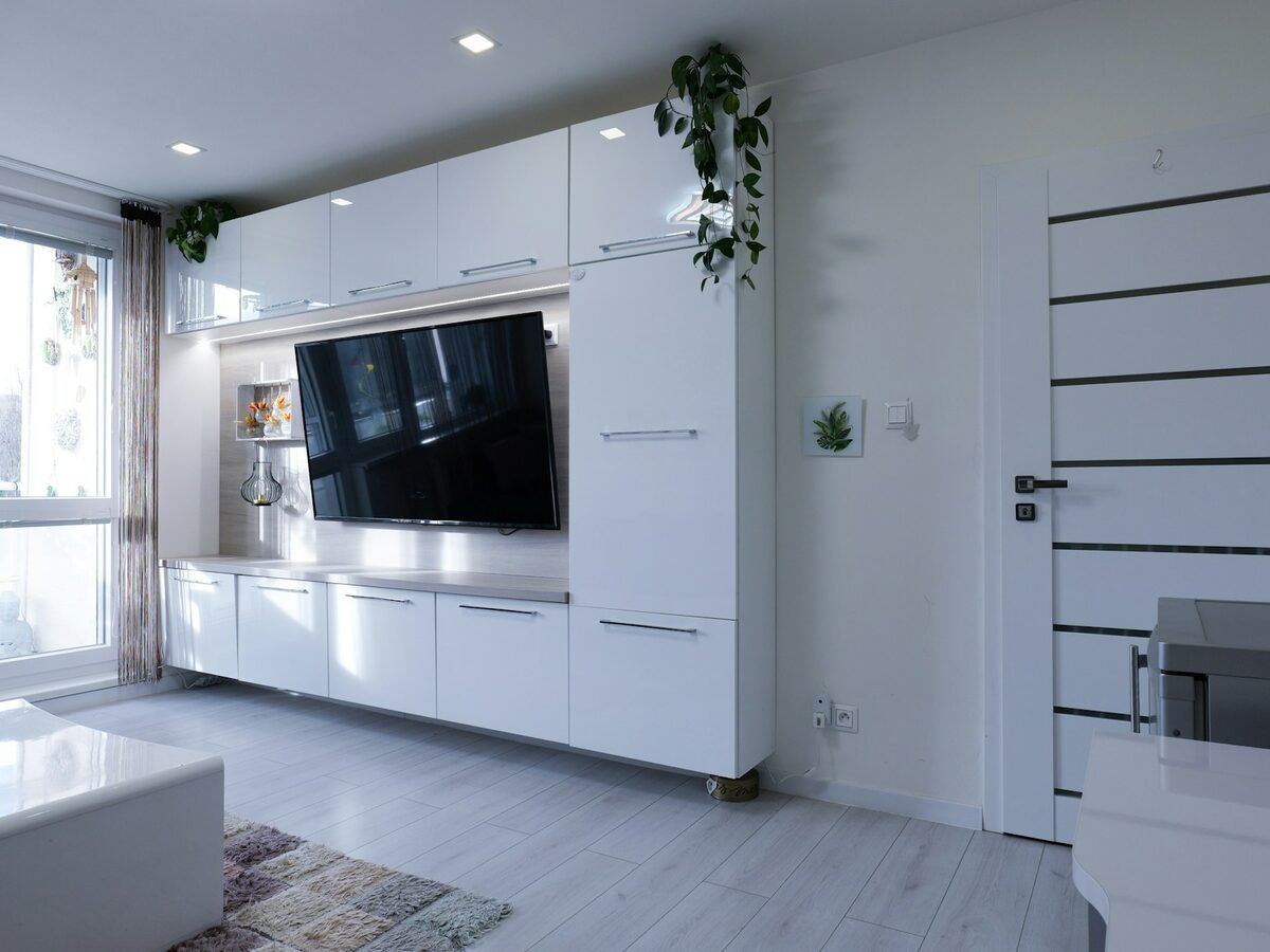 A tidy, well-kept living room
